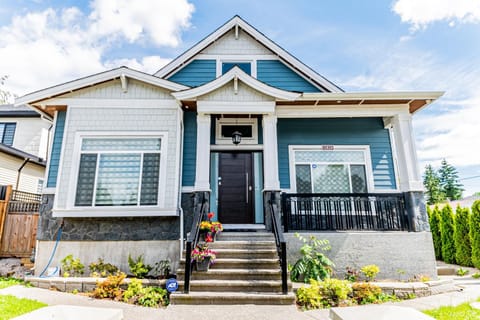 Kim's Place House in Surrey