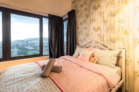 Love Come Home @ Sea View Suite 3BR for 10 pax Apartment in George Town