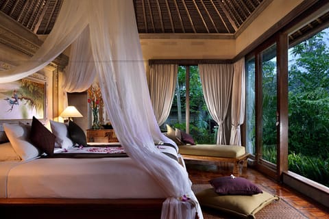 Bed, Natural landscape, Photo of the whole room, Bedroom, Garden view