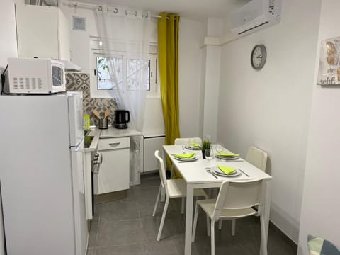 Cozy Suite apartment, WiFi! Apartment in Badalona