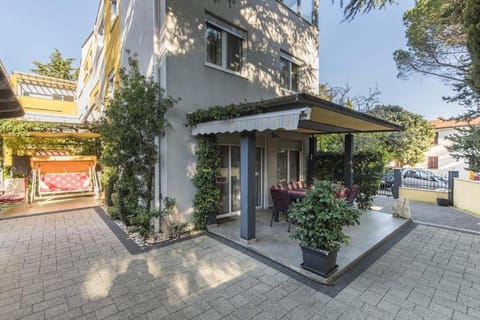 Property building, Garden, Balcony/Terrace