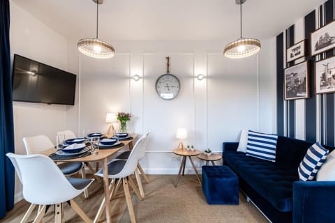 TV and multimedia, Living room, Photo of the whole room, Seating area, Dining area, air conditioner