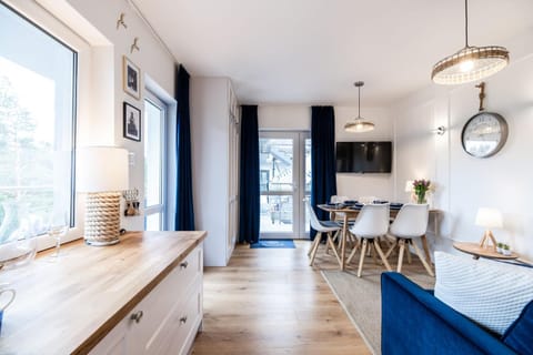 TV and multimedia, Kitchen or kitchenette, Living room, Seating area, Dining area, air conditioner