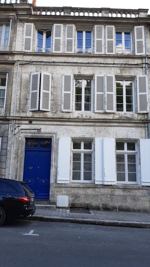 Chambres d'Hôtes Les Jardins de la Cathédrale Pousada com café da manhã (B&B) in Angoulême