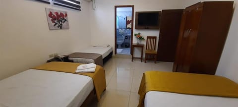 Hostal Perla Real Inn Bed and Breakfast in Guayaquil