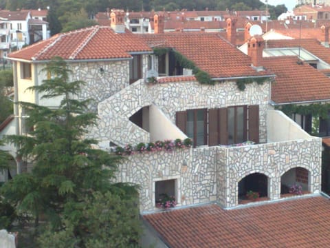 Facade/entrance, Balcony/Terrace