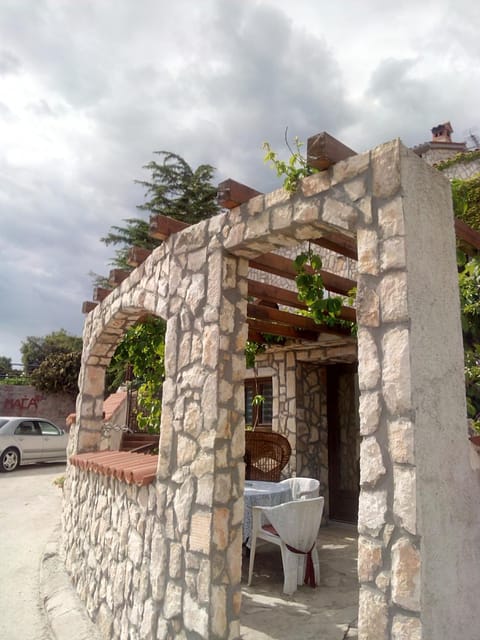Facade/entrance, Day, Summer, Balcony/Terrace, On site, Garden view, Street view, Street view