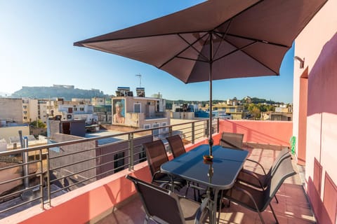 Balcony/Terrace, Seating area, Dining area, City view, Landmark view, Mountain view