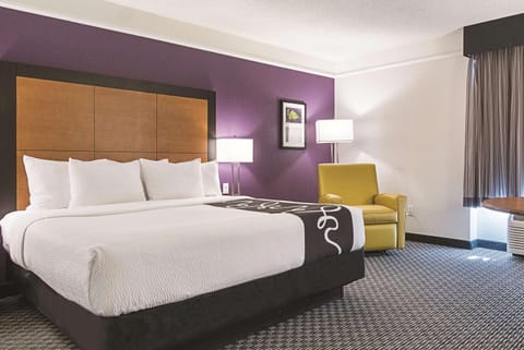 La Quinta Inn & Suites by Wyndham Ontario Airport Hotel in Ontario
