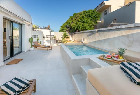 Patio, Day, Balcony/Terrace, Swimming pool, Swimming pool