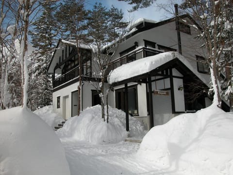 Facade/entrance, Winter