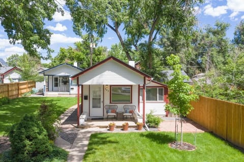 Vintage Tiny House CUTE 1BDRM Big Appeal House in Colorado Springs