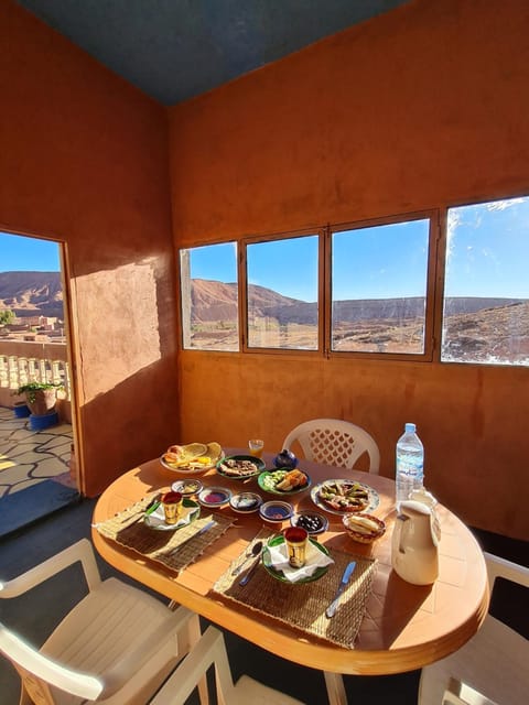 Natural landscape, Living room, Seating area, Dining area, Mountain view