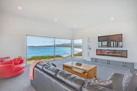 Tranquility Bay of Fires House in Tasmania