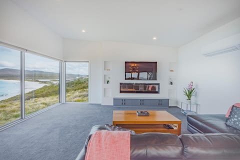 Tranquility Bay of Fires House in Tasmania