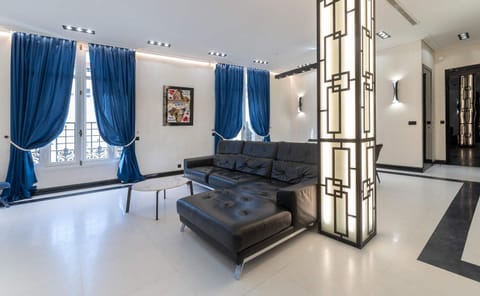 110 m2 golden square, renovated, 20metres croisette, parking private Apartment in Cannes