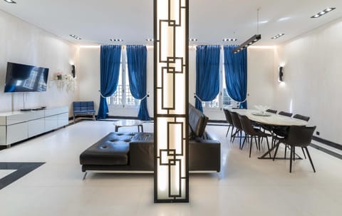 110 m2 golden square, renovated, 20metres croisette, parking private Apartment in Cannes