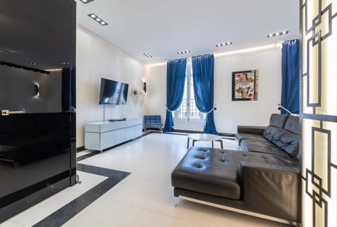 110 m2 golden square, renovated, 20metres croisette, parking private Apartment in Cannes