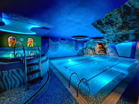 Day, Night, Hot Tub, Sauna, Steam room, Spa and wellness centre/facilities, Pool view, Area and facilities, Swimming pool