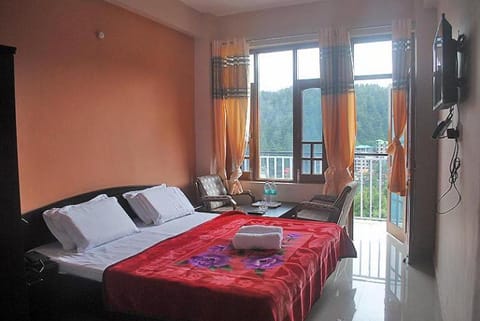 Mountain and Moon, Dharamkot Bed and Breakfast in Himachal Pradesh