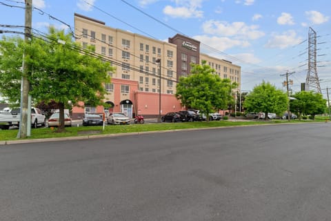 Hotel Executive Suites Hotel in Woodbridge Township