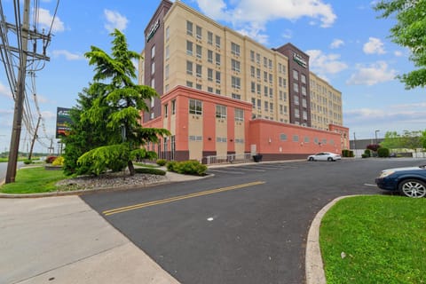 Hotel Executive Suites Hotel in Woodbridge Township