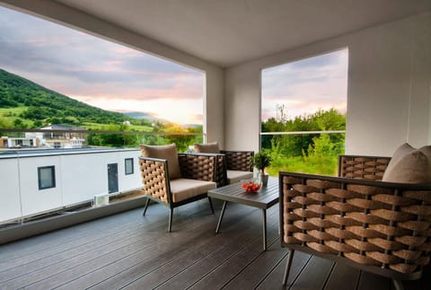 Balcony/Terrace, Garden view, Mountain view