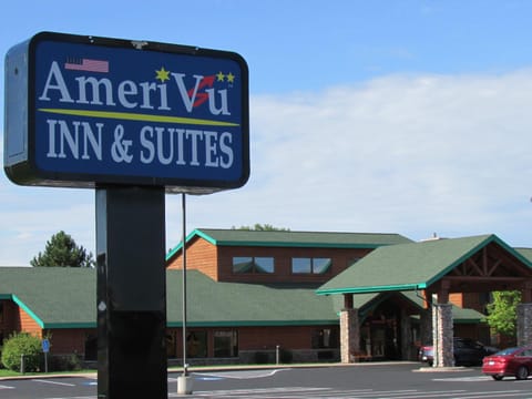 AmeriVu Inn & Suites Hotel in Shell Lake