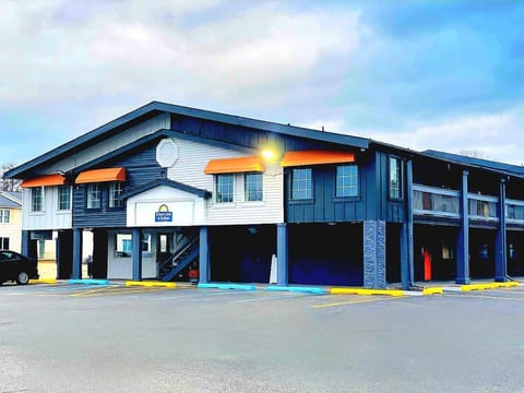 Days Inn and Suites by Wyndham Port Huron Motel in Port Huron
