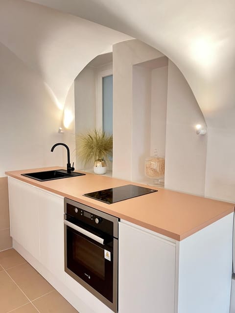 Kitchen or kitchenette, minibar, pet friendly, stove