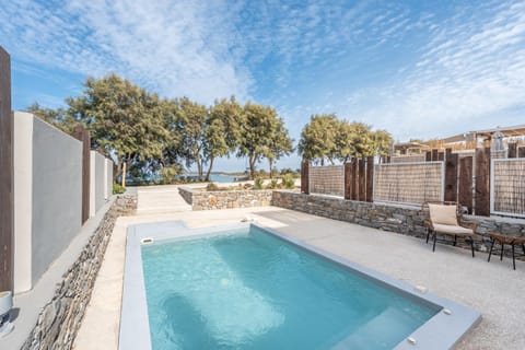 View (from property/room), Sea view, Swimming pool, sunbed