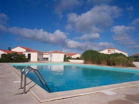 Maisonnette résidence domaine de la Baie La Faute Sur Mer - FR-1-194-84 Casa in La Faute-sur-Mer