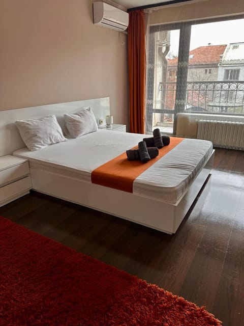 Bed, Balcony/Terrace, Bedroom