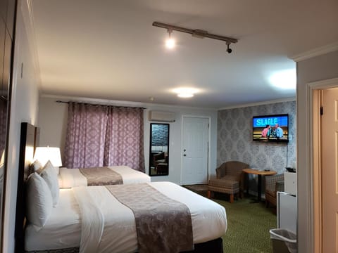 Regency Inn & Suites Hotel in Cornwall