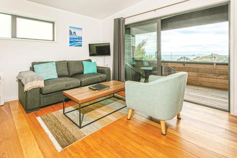 Cathedral cove and Sunrise Apartment in Auckland Region