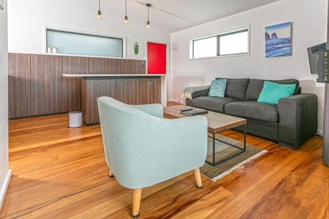 Cathedral cove and Sunrise Apartment in Auckland Region