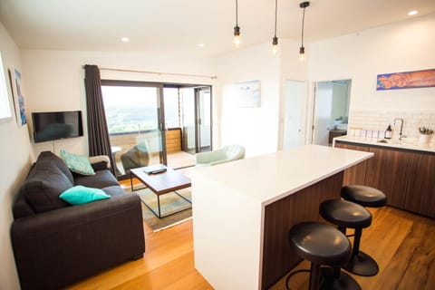 Cathedral cove and Sunrise Condo in Auckland Region