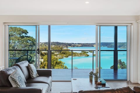 Hillcrest Views of Wagonga Apartment in Narooma