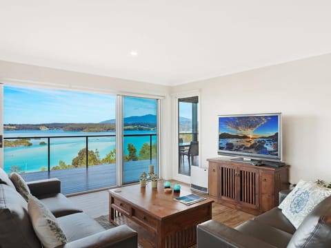 Hillcrest Views of Wagonga Apartment in Narooma