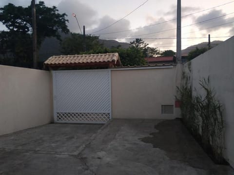 CASA TERREA PERUIBE 5 MIN DO CENTRO,LINDA VISTA, PRÓXIMO A TUDO. Haus in Peruíbe
