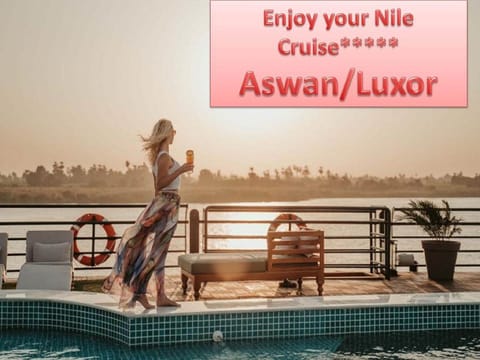 Luxor Luxury Nile Cruises - From Luxor 04 & 07 Nights Each Saturday - From Aswan 03 & 07 Nights Each Wednesday Barco atracado in Luxor