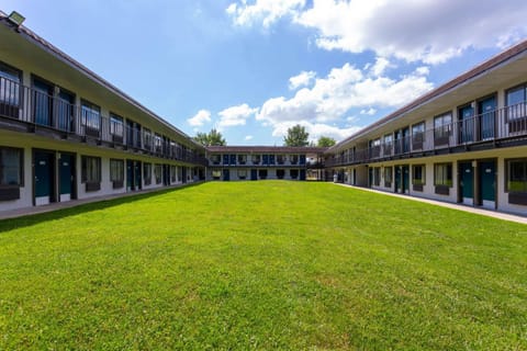 Motel 6-Camp Springs, DC - South Camp Springs Hotel in Prince Georges County