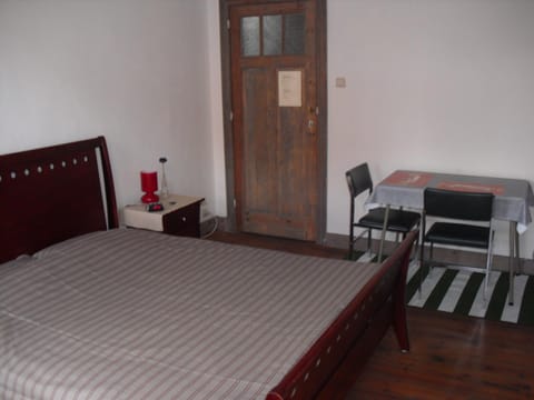 Bed, Seating area, Bedroom
