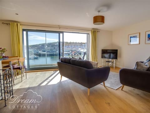 Harbour View Apartment House in West Bay, UK