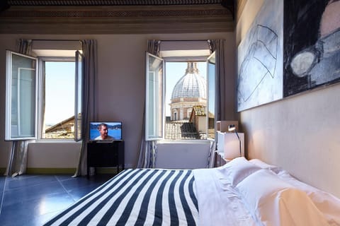 Photo of the whole room, Bedroom, City view