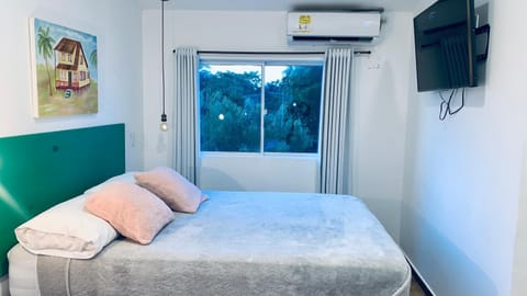 Bed, TV and multimedia, air conditioner