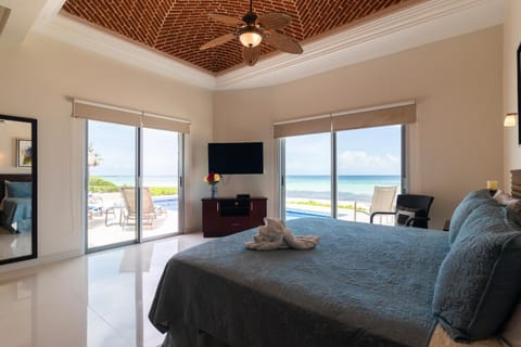 Photo of the whole room, Bedroom, Sea view