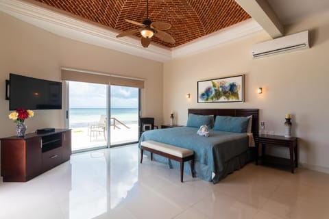 Photo of the whole room, Bedroom, Sea view