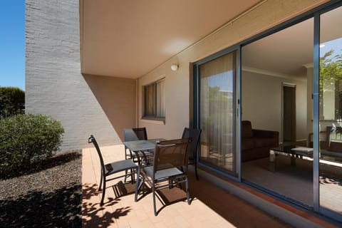 Pinnacle Apartments Apartahotel in Canberra
