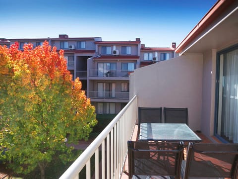 Pinnacle Apartments Apartment hotel in Canberra